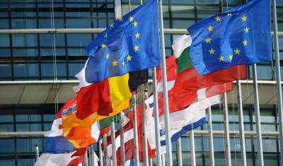 СМИ: ЕС решил не вводить новые санкции против российских олигархов