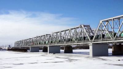 В Астраханской области запустили движение по новому железнодорожному мосту через реку Ахтуба