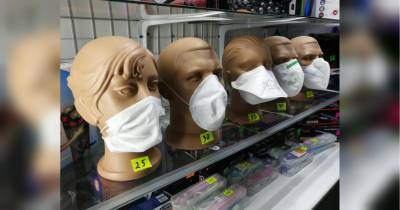 В Чехии обязали людей носить сразу две маски