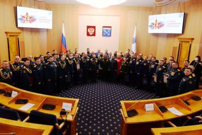Глава региона вручил государственные награды военнослужащим Ленобласти