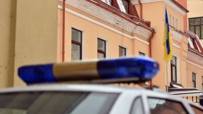 Житель Петербурга ударил ножом охранника украинского консульства