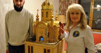 Харьковчанин 22 года создавал макет храма из спичек, бисера и золота. Его внесли в Книгу рекордов Украины