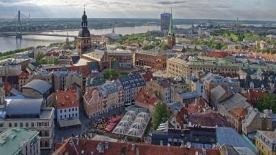 ТЦ Латвии объявили о бедствии, вывесив белые флаги