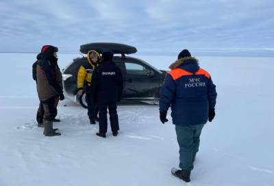 В Волховском районе оштрафовали рыбаков на машинах и снегоходах