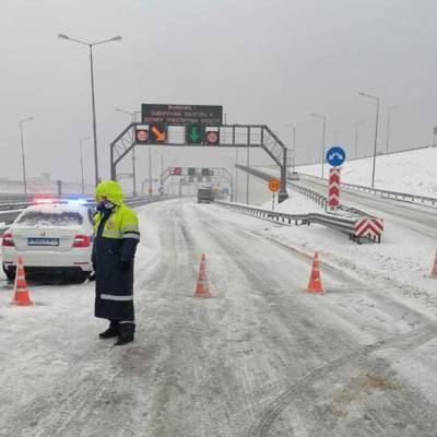В Керчи и трех районах Крыма введен режим ЧС из-за снегопада
