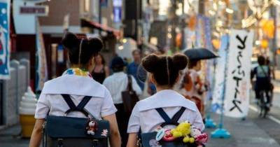 Японскую школьницу заставили перекраситься в черный: она подала в суд и выиграла дело