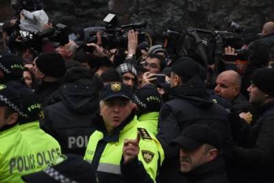 Стычки у парламента Грузии — полиция задержала десять человек