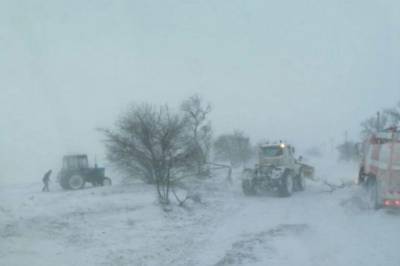 В Керчи и трех районах Крыма из-за снегопада ввели режим ЧС