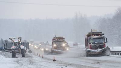Дорожники в Крыму не смогли расчистить от снега трассу “Таврида” и решили закрыть ее