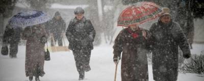 В Керчи и трех районах Крыма ввели режим угрозы ЧС из-за снегопадов