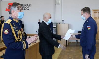 Игорь Артамонов наградил военнослужащих липецкого авиацентра