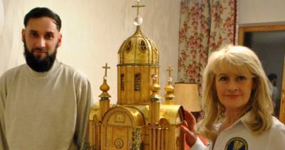 Житель Харькова потратил 22 года на создание макета храма из спичек, бисера и золота (фото)