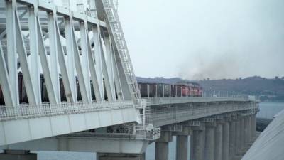 Движение по Крымскому мосту открыто, но в одном направлении