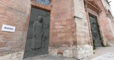 Неправильные и слишком дорогие: в Испании разразился скандал из-за дверей Бургосского собора
