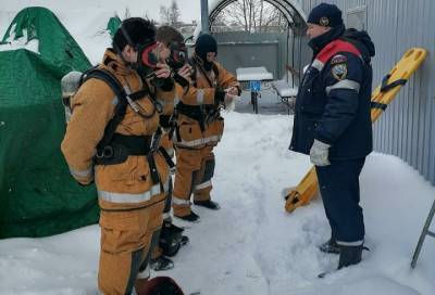 Шлиссельбургские спасатели провели учения в теплодымокамере