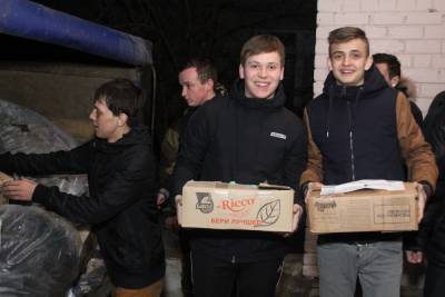 Московские волонтеры продолжают помогать многодетным семьям
