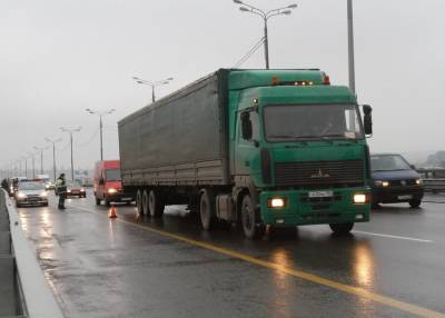 Дептранс запустил бота, проверяющего пропуска в Москву для грузовиков
