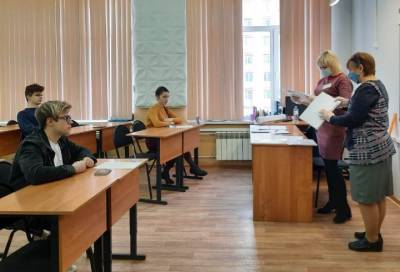 Более 200 школьников Тихвинского района написали пробный экзамен по русскому языку