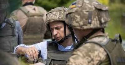 Зеленский раздал награды украинским военным