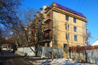 Строительные «чудеса» в Одессе: на Люстдорфской дороге «выросла» многоэтажка на участке под 8 домов (фото)