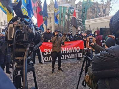 Под ОПУ прошла акция "Три удара по российской агентуре": названы требования активистов — СМИ