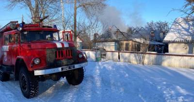 В Винницкой области горел дом, где находилось трое детей: младшая — в тяжелом состоянии (10 фото)