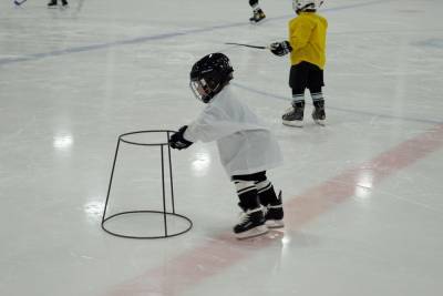 Самые юные хоккеисты приступили к ледовым тренировкам в сахалинском "Кристалле"