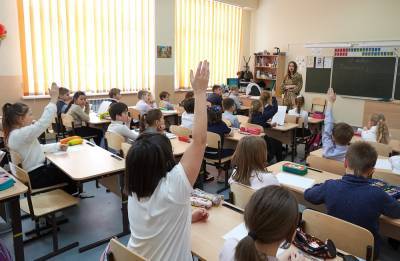 Классные часы по пожарной безопасности проводят в школах Южно-Сахалинска