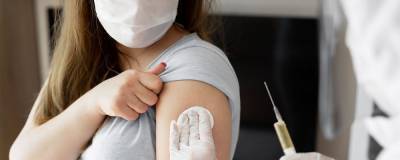 Главный терапевт России назвала побочные эффекты прививки от COVID-19