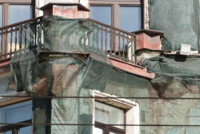 За год в центре Петербурга отремонтируют более 300 опасных фасадов