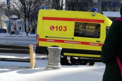 Хабаровчане нашли тело умершего на автобусной остановке в центре города