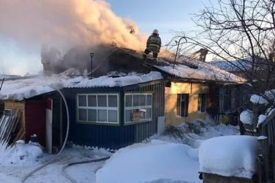 Пожарные спасли ребенка из огня в квартире в Томской области