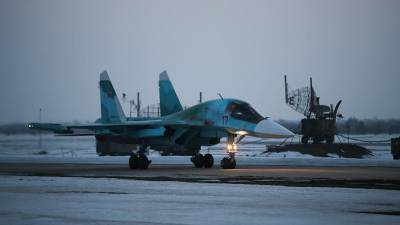 Пилоты Су-34 показали боевые маневры с «бочками» и «кубышками»