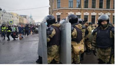 В Петербурге как участника протеста задержали сотрудника "Ростелекома", ехавшего на вызов