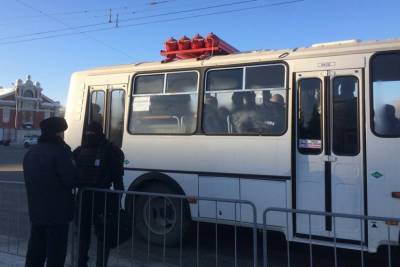 В Новосибирске полиция оцепила центральные площадь и сквер в связи с судом над Навальным
