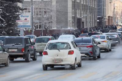 Водители Екатеринбурга не поддержали призыв мэрии отказаться от личных авто