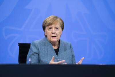 К концу лета Меркель пообещала всем немцам вакцину от COVID-19