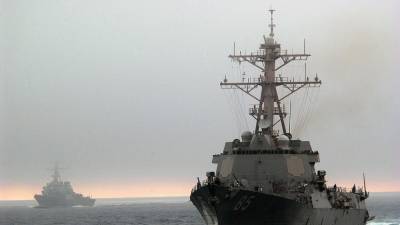 Вице-адмирал РФ призвал к пресечению захода кораблей ВМС США в воды России