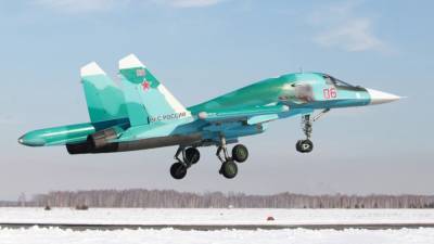 Пилоты Су-34 показали сложнейшие элементы боевого маневрирования