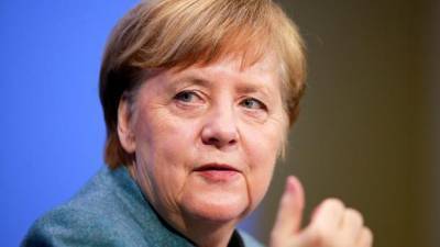 Меркель надеется завершить вакцинацию от коронавируса до конца лета