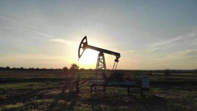 Цена нефти Brent приблизилась к отметке $57 за баррель