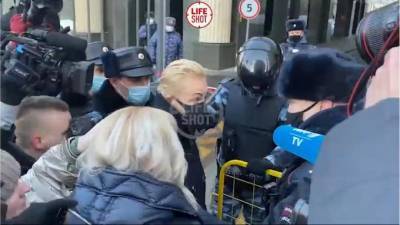 Юлия Навальная прибыла к зданию Мосгорсуда