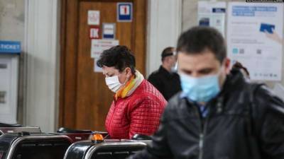 Второй день в Украине держатся самые низкие показатели пандемии