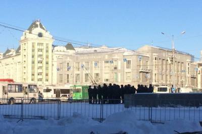 Силовики частично перекрыли центр Новосибирска и главное здание МВД