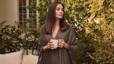 Жизнь после разрыва с Брэдом Питтом и отношение к старости: откровенное интервью Анджелины Джоли