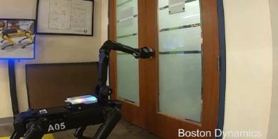 Boston Dynamics модифицировала робо-пса Spot – он умеет собирать предметы, убирать и рисовать, видео - ТЕЛЕГРАФ