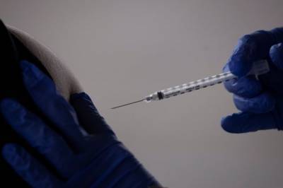 В Минздраве предупредили о возможных побочных эффектах вакцины от COVID-19
