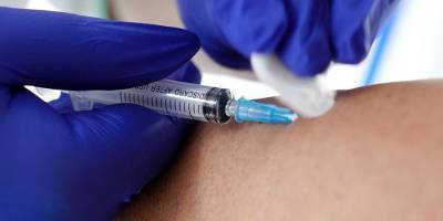 В Минздраве перечислили побочные эффекты вакцинации от COVID