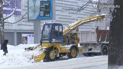 Снегопад накрыл Ульяновскую область. Как с последствиями справляются дорожники