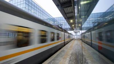 Октябрьская железная дорога в январе снизила перевозку пассажиров на 30,4%